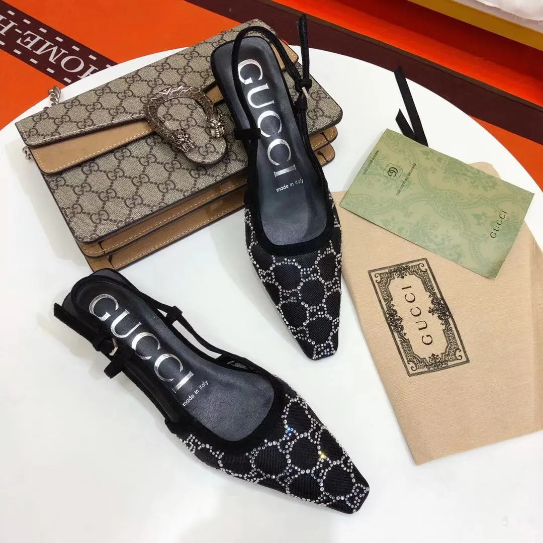 👟👟Ex-factory price 460👟👟 Gucci & Vintage 2025 spring new style second-hand original fabric/hot diamond mesh sandals, this series of sandals are so beautiful, you must buy them, Vintage things are like this, the longer they are, the more they taste👍🏻They are very elegant on the feet. Upper: Original Logo fabric Foot pads: Sheepskin Heel height: 4.5cm Sole: Genuine leather outsole Size: 34-41 (40 and 41 custom-made, non-refundable and non-exchangeable, with full set of packaging)